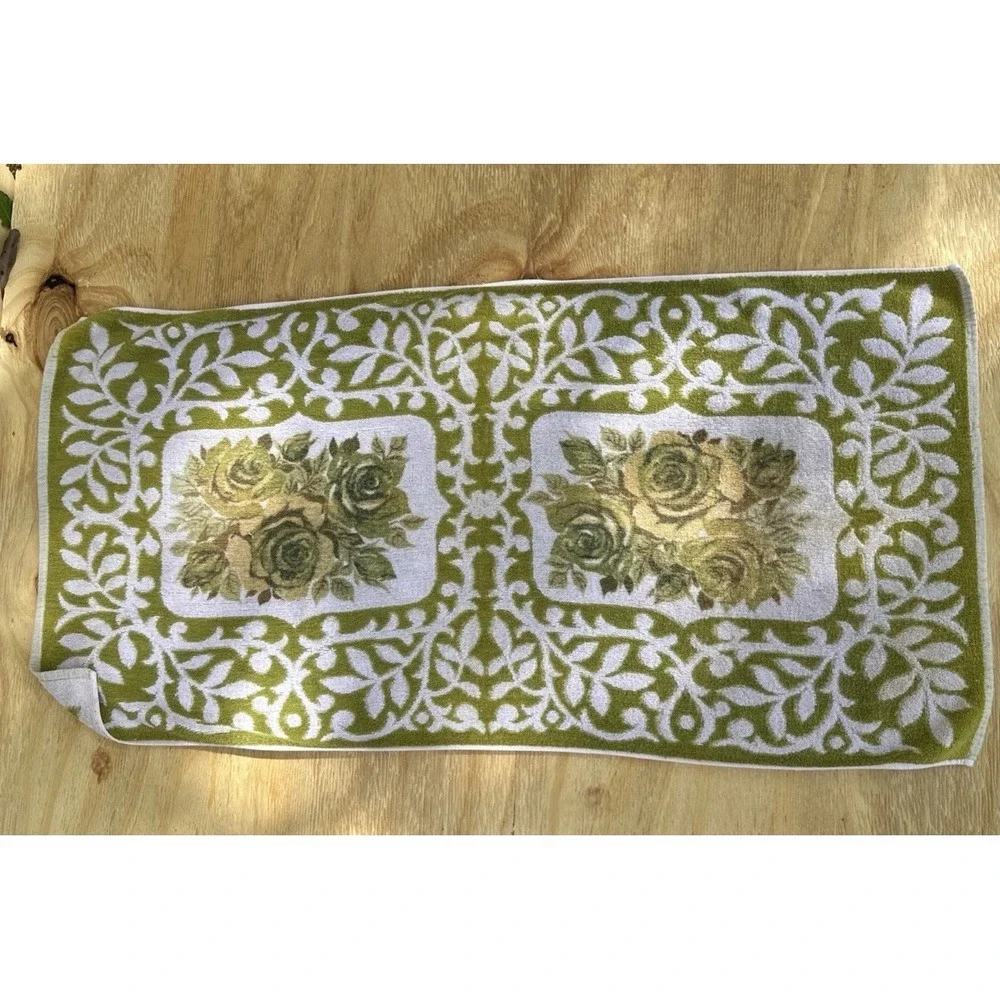 Vtg 70s Avocado Green Floral Damask Bath Towel 21x42 Cotton Terry MCM Retro